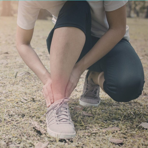 Domowe sposoby na skręconą kostkę